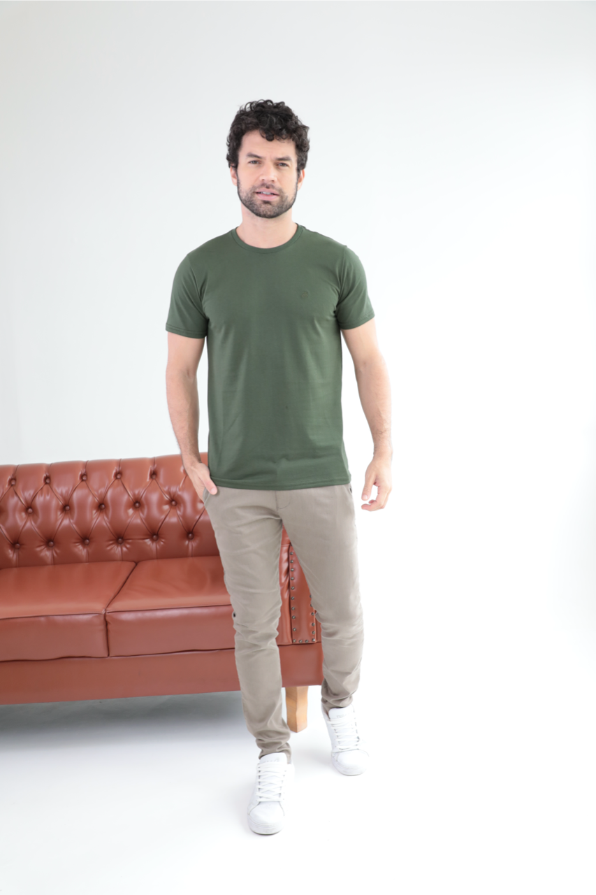 Camiseta Básica Sobre Tom