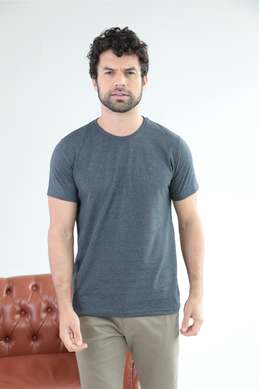 Camiseta Básica Sobre Tom