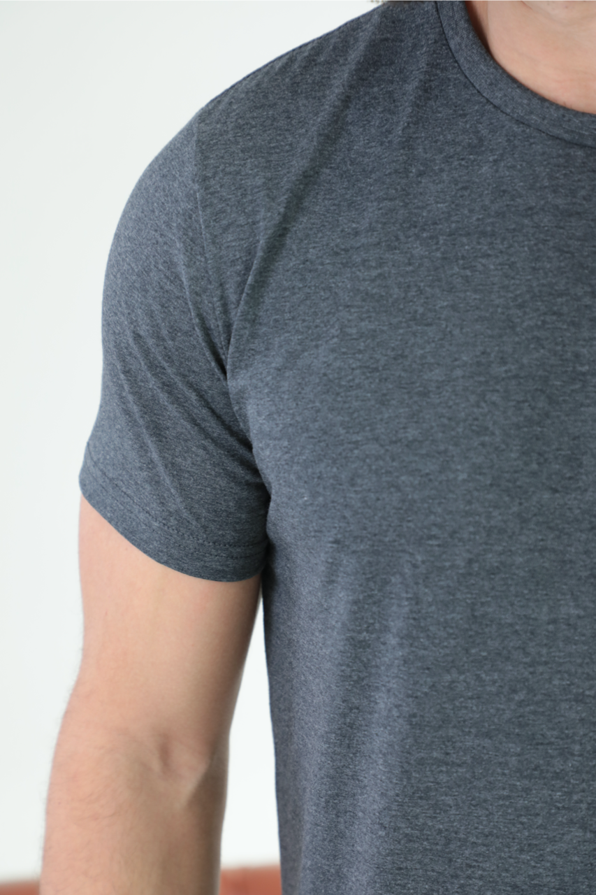 Camiseta Básica Sobre Tom
