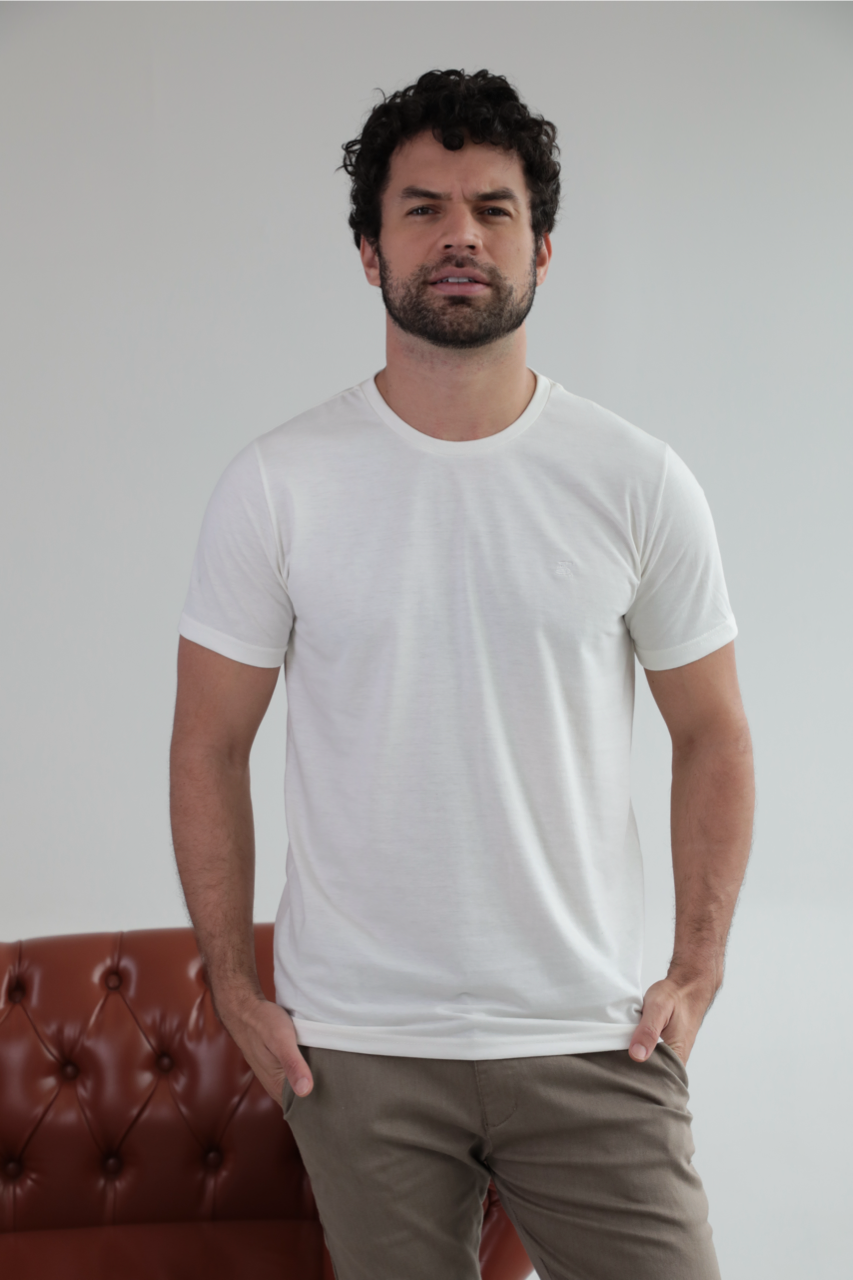 Camiseta Básica Sobre Tom