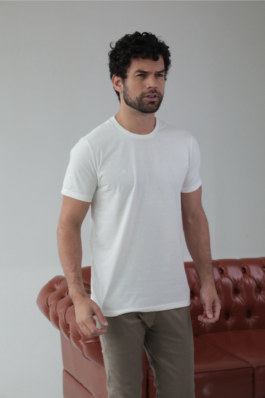 Camiseta Básica Sobre Tom