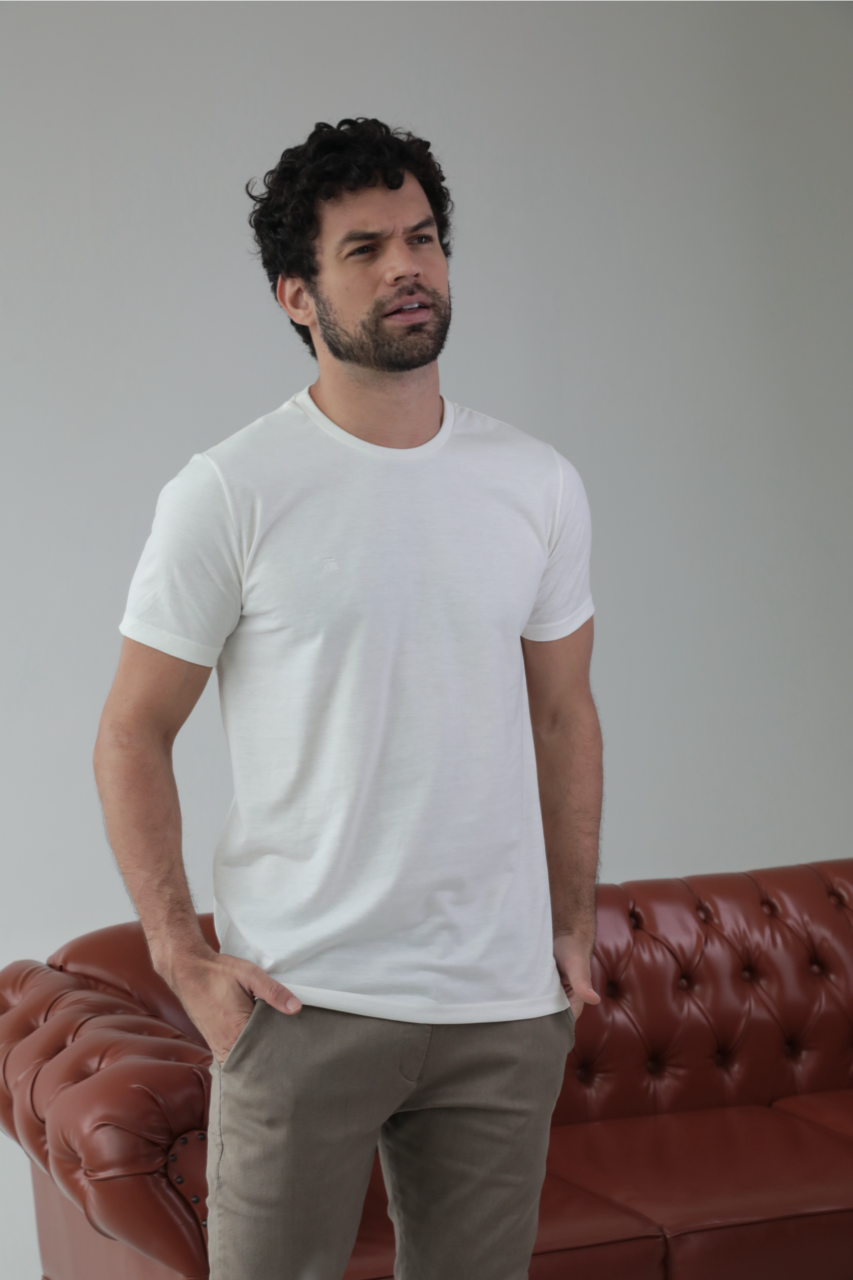 Camiseta Básica Sobre Tom