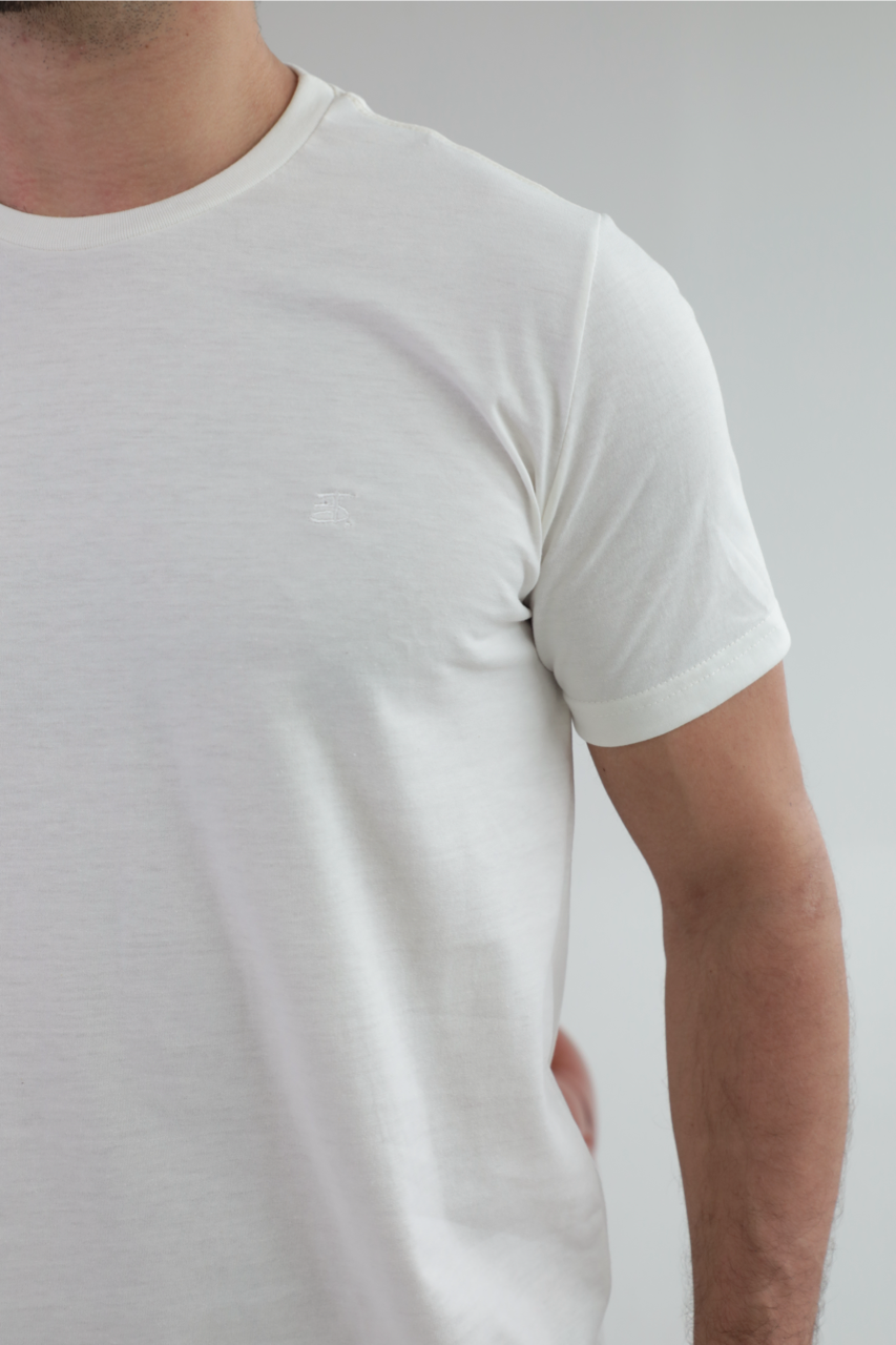 Camiseta Básica Sobre Tom