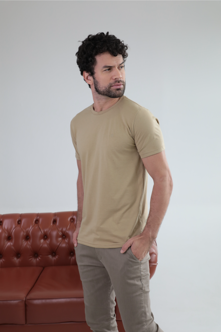 Camiseta Básica Sobre Tom