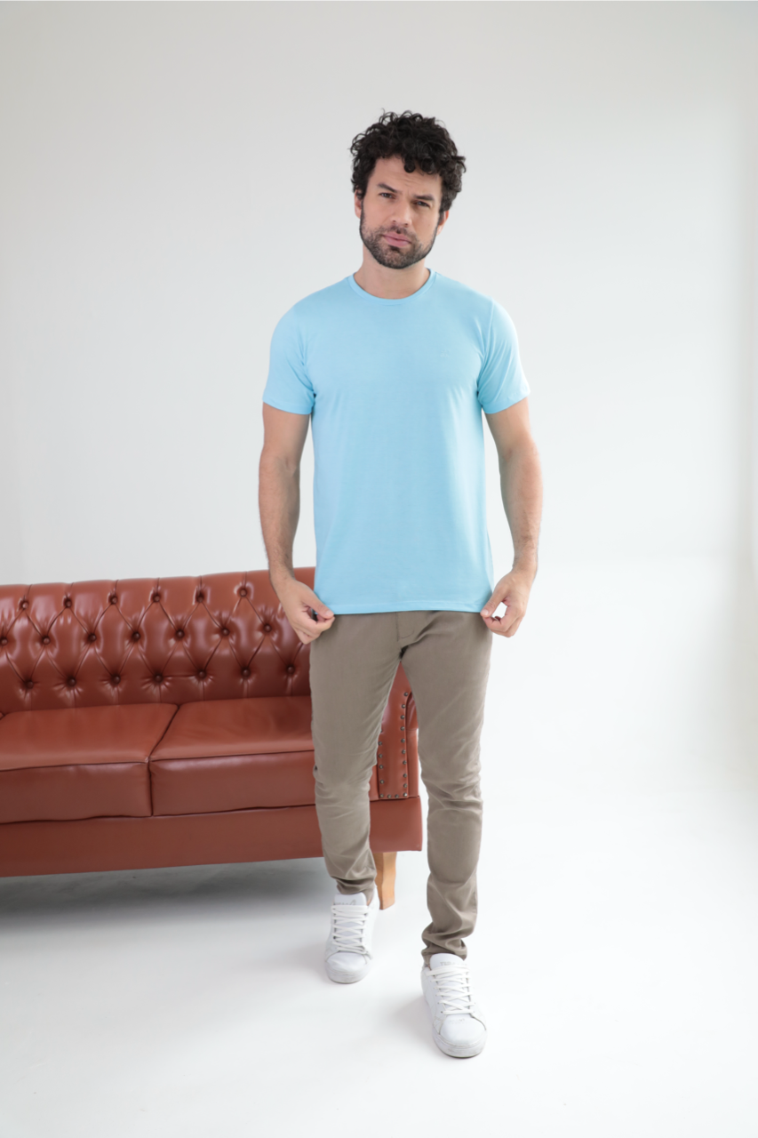 Camiseta Básica Sobre Tom