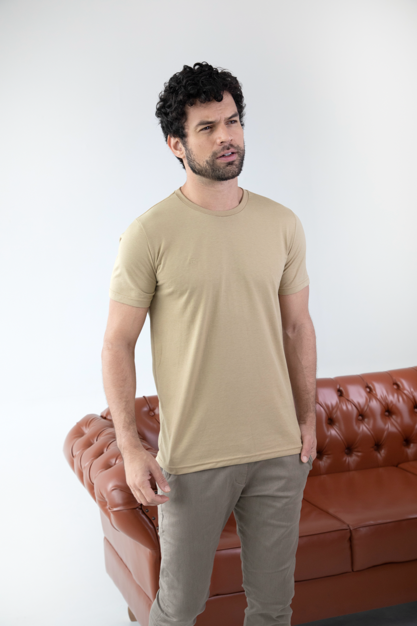 Camiseta Básica Sobre Tom