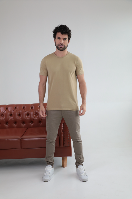Camiseta Básica Sobre Tom