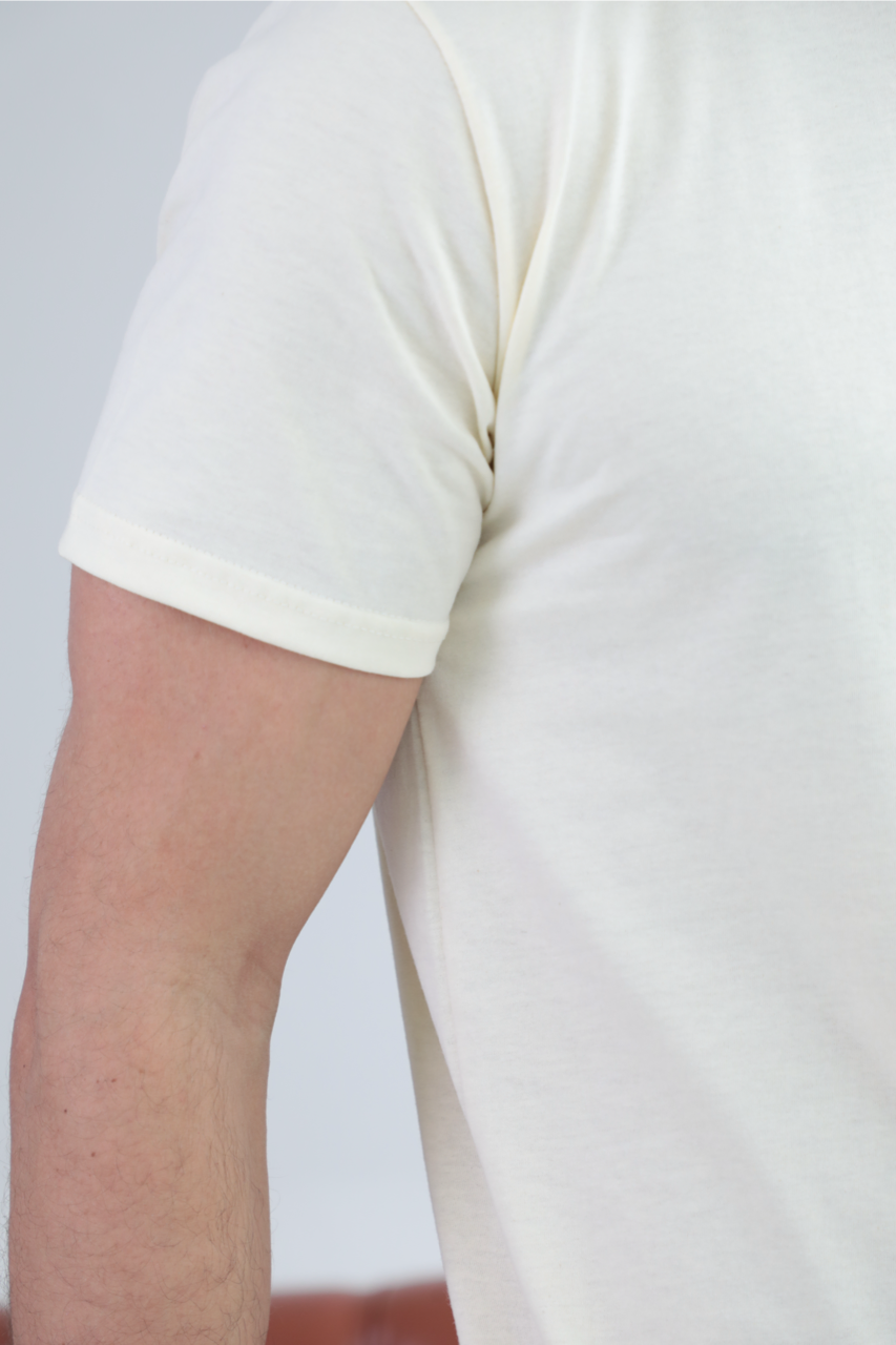 Camiseta Básica Sobre Tom